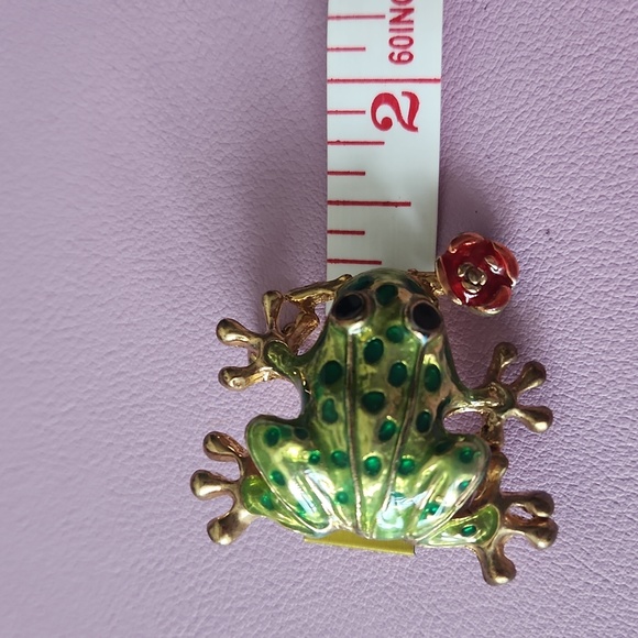 Gold frog brooch with rose - Picture 8 of 8